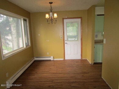 111-137727 Dining Area