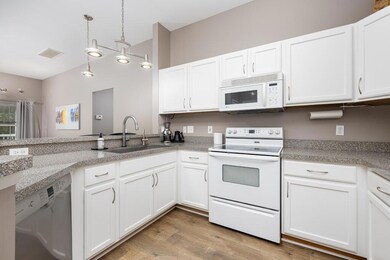 2732 S Knightsbridge Cir (5 of 32) (Cust