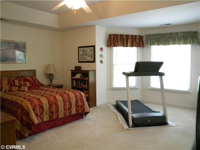Master Bedroom - Master bedroom with deep tray cei