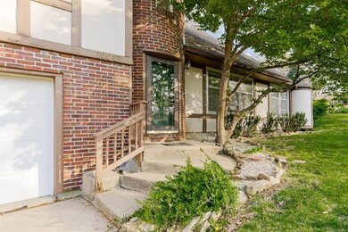 10017 Carrie Ln, Shawnee, KS 66203 - photo 2