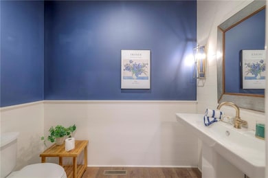 First floor 1/2 powder room