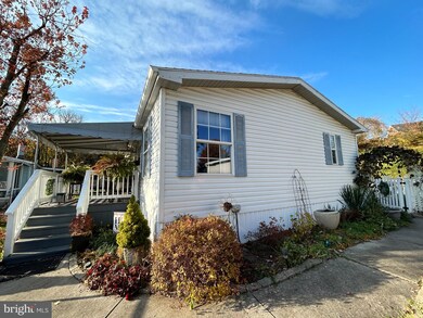 386 W Cedar St, Palmyra, PA 17078 - photo 2