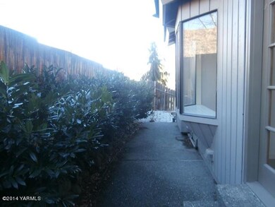 561-894094-back patio