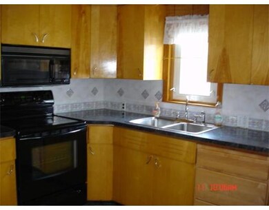 38 Campaw St unit 38, Lowell, MA 01850 - photo 7