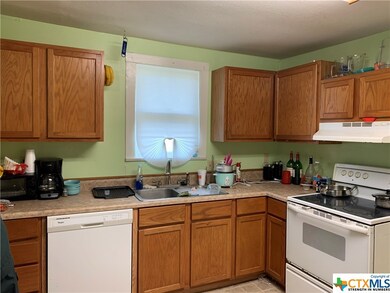 812 W Martin Luther King Dr, San Marcos, TX 78666 - photo 4