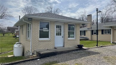 View of front of property featuring a front lawn