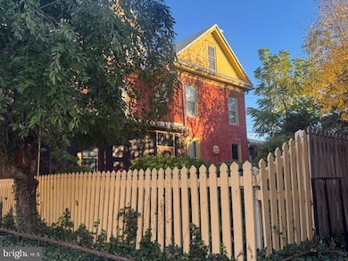 11 N Wayne St, Lewistown, PA 17044 - photo 3