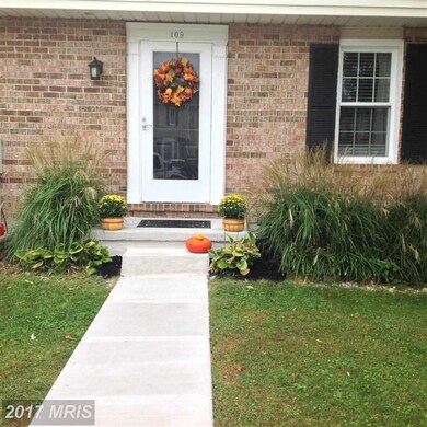 109 Hapsburg Ct, Parkville, MD 21234 - photo 2