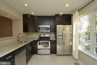 6828 Amber Hill Ct, District Heights, MD 20747 - photo 4