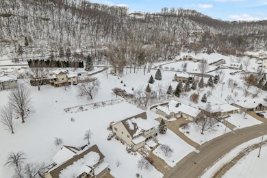 1115 Jonathan Ln, La Crescent, WI 55947 - photo 2