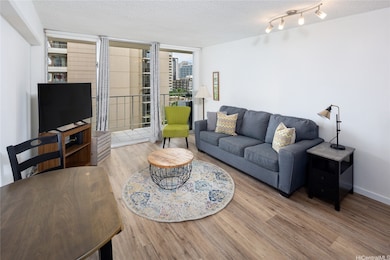 Hale Moani Condominiums unit 1003, Honolulu, HI 96815 - photo 3