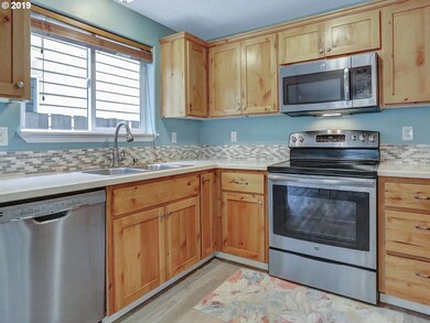 2108 E 3rd St, Newberg, OR 97132 - photo 3