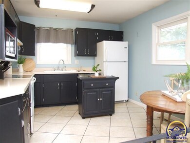 3120 SW Grand Ct, Topeka, KS 66614 - photo 7