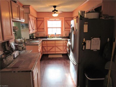 2109 Leona Dr, Greensboro, NC 27406 - photo 5