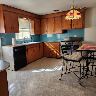 800 Hickory Ln, Easton, PA 18045 - photo 2