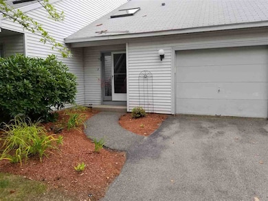 7 Highland Green Ln unit 7, MerriMacK, NH 03054 - photo 2