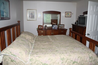 bedroom 004