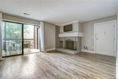 Light and bright living room, quality laminate flo