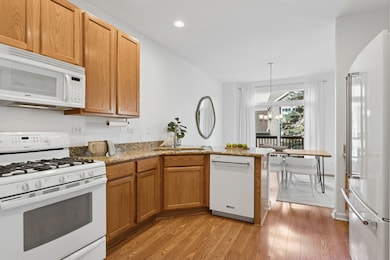 425 Wolcott Ln unit 10, Batavia, IL 60510 - photo 6