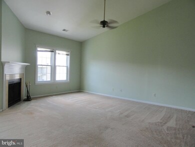 12951C Grays Pointe Rd unit C, Fairfax, VA 22033 - photo 2