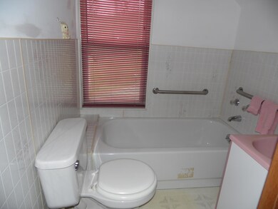 134 1st Ave, Jellico, TN 37762 - photo 3