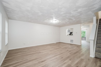 005-photo-living-room-14779820