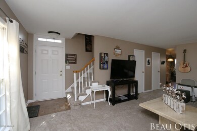 Living Room / Entry