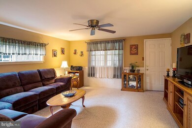 810 Rambo Ct, Halethorpe, MD 21227 - photo 5