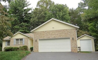 71 Chestnut Ln, Hendersonville, NC 28792 - photo 3