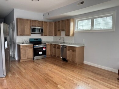 22 Everett St unit B, Woburn, MA 01801 - photo 2