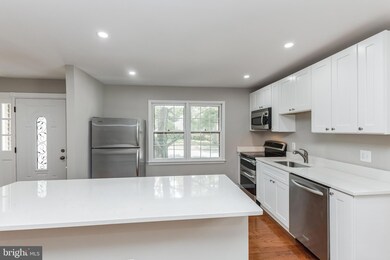 1621 Nathan Ln, Herndon, VA 20170 - photo 3