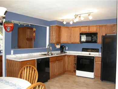 16 Gordon Dr, Londonderry, NH 03053 - photo 2