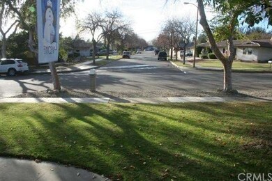 View from the front porch into the neighborhood!