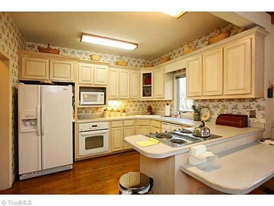 525 Abby Ln, Asheboro, NC 27205 - photo 5