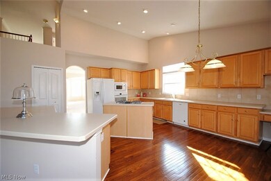 145 Cambridge Dr, Aurora, OH 44202 - photo 4