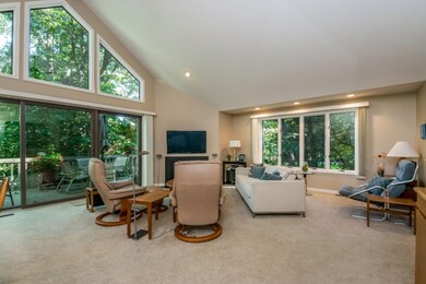 007-Living_Room-3243351-large