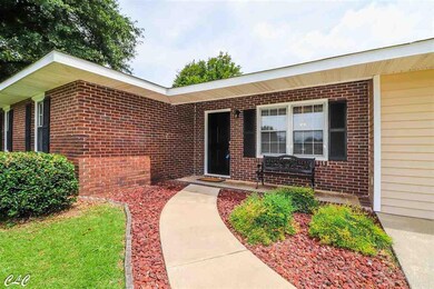 111 Lancelot Ct, Warner Robins, GA 31093 - photo 2