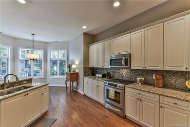Gourmet kitchen with gas cooktop, granite counters
