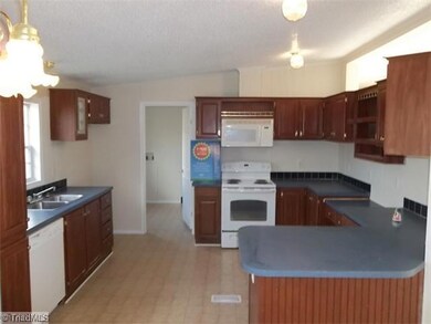 2446 Mountain View Rd, Asheboro, NC 27205 - photo 7