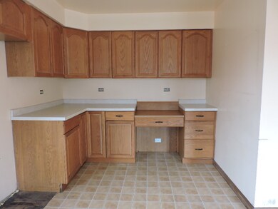 2284 Westview Dr, Des Plaines, IL 60018 - photo 2