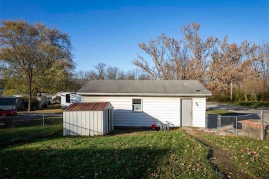 420 E Plum St, Centerville, IN 47330 - photo 4