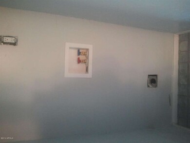 Washer/Dryer hook-ups