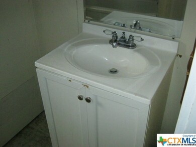 904 Bruns St, Seguin, TX 78155 - photo 5