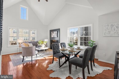 11201 Wortham Crest Cir, Manassas, VA 20109 - photo 2