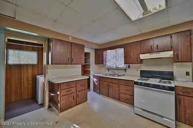 901 Hampton St, Scranton, PA 18504 - photo 4