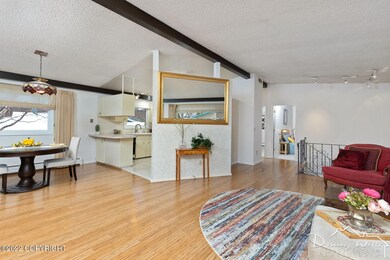Living Room-20220127-6032