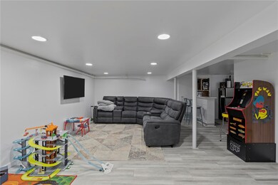 246 Roger Williams Ave, Providence, RI 02907 - photo 4