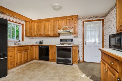 21 Davis St, Easthampton, MA 01027 - photo 5