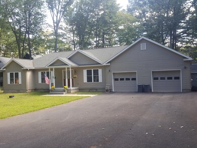 125 Hemlock Point Ct, Hawley, PA 18428 - photo 3