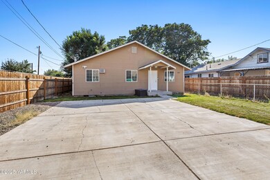 204 E R St unit 1 & 2, Yakima, WA 98901 - photo 3